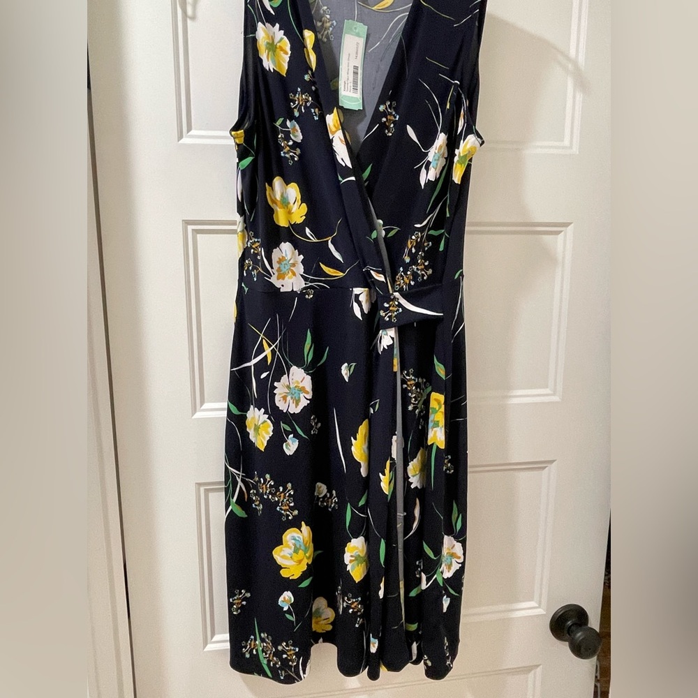 Dress, wrap dress size Large, Navy with yellow and white flowers.